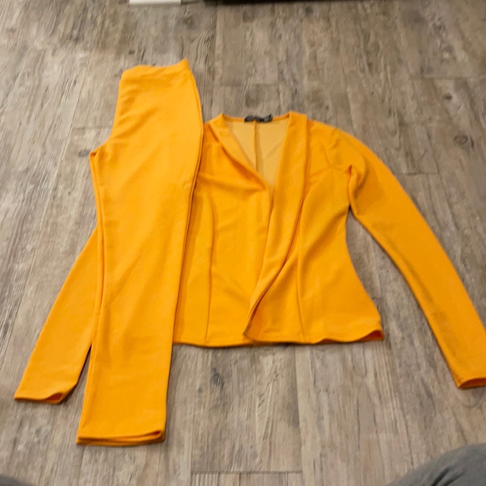 Boohoo women blazer set